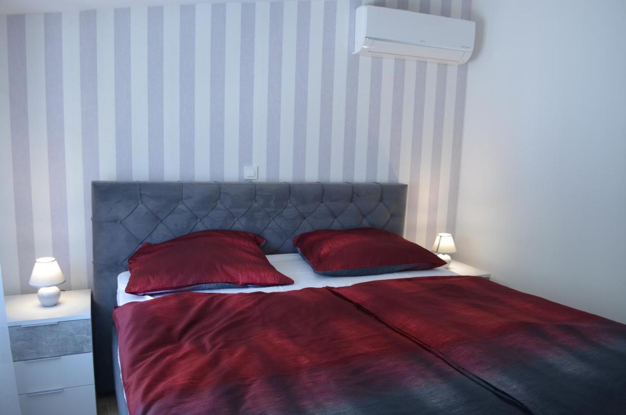 Apartments Korina Crikvenica Bagian luar foto