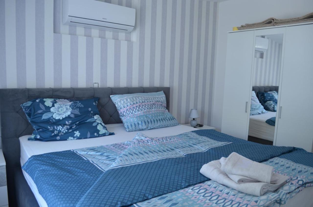 Apartments Korina Crikvenica Bagian luar foto